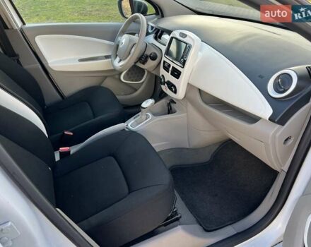 Белый Рено Зое, объемом двигателя 0 л и пробегом 110 тыс. км за 8450 $, фото 20 на Automoto.ua