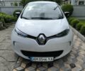 Белый Рено Зое, объемом двигателя 0 л и пробегом 176 тыс. км за 10500 $, фото 1 на Automoto.ua