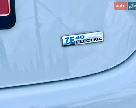 Білий Рено Зое, об'ємом двигуна 0 л та пробігом 43 тис. км за 9995 $, фото 21 на Automoto.ua