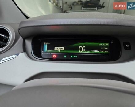 Белый Рено Зое, объемом двигателя 0 л и пробегом 137 тыс. км за 8400 $, фото 41 на Automoto.ua
