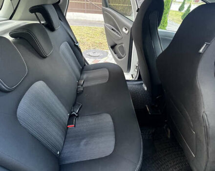 Белый Рено Зое, объемом двигателя 0 л и пробегом 146 тыс. км за 10500 $, фото 26 на Automoto.ua