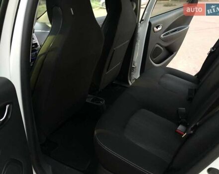 Білий Рено Зое, об'ємом двигуна 0 л та пробігом 120 тис. км за 8900 $, фото 16 на Automoto.ua