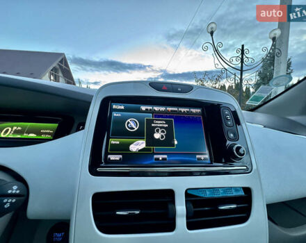 Белый Рено Зое, объемом двигателя 0 л и пробегом 43 тыс. км за 9399 $, фото 54 на Automoto.ua