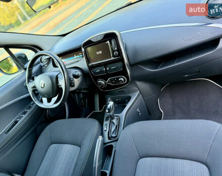 Белый Рено Зое, объемом двигателя 0 л и пробегом 121 тыс. км за 9499 $, фото 56 на Automoto.ua