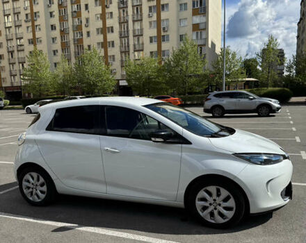 Белый Рено Зое, объемом двигателя 0 л и пробегом 127 тыс. км за 9200 $, фото 2 на Automoto.ua