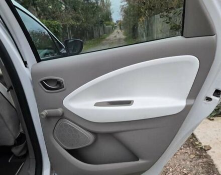 Белый Рено Зое, объемом двигателя 0 л и пробегом 137 тыс. км за 8400 $, фото 8 на Automoto.ua