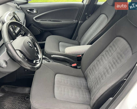 Белый Рено Зое, объемом двигателя 0 л и пробегом 129 тыс. км за 8750 $, фото 5 на Automoto.ua