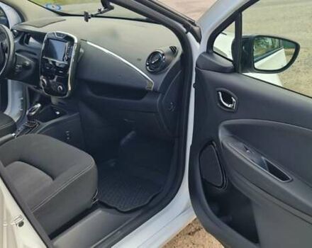 Білий Рено Зое, об'ємом двигуна 0 л та пробігом 105 тис. км за 9600 $, фото 7 на Automoto.ua