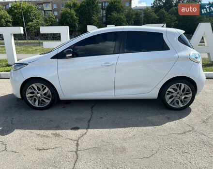 Белый Рено Зое, объемом двигателя 0 л и пробегом 95 тыс. км за 10000 $, фото 1 на Automoto.ua