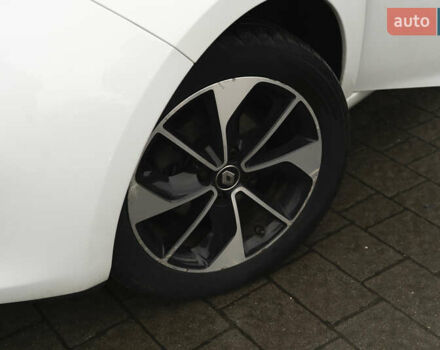 Білий Рено Зое, об'ємом двигуна 0 л та пробігом 96 тис. км за 10000 $, фото 15 на Automoto.ua
