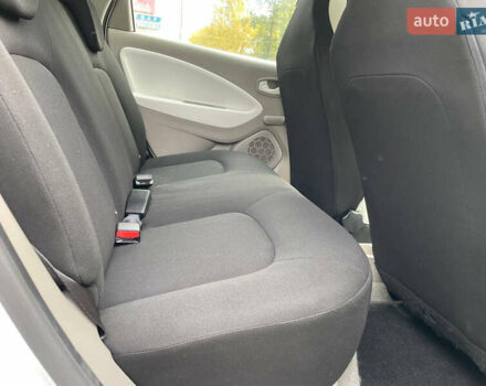 Белый Рено Зое, объемом двигателя 0 л и пробегом 97 тыс. км за 9500 $, фото 29 на Automoto.ua