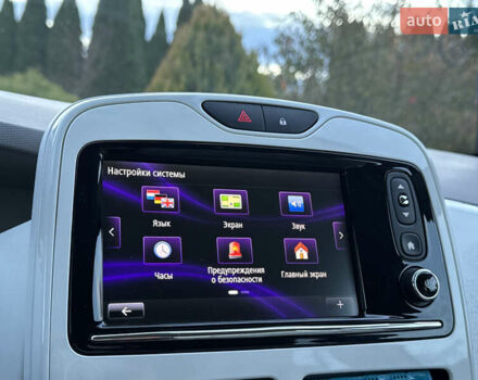 Білий Рено Зое, об'ємом двигуна 0 л та пробігом 43 тис. км за 9995 $, фото 78 на Automoto.ua