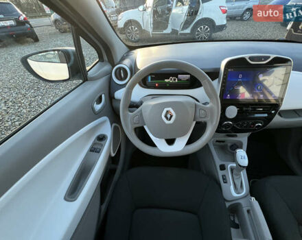Белый Рено Зое, объемом двигателя 0 л и пробегом 94 тыс. км за 9199 $, фото 20 на Automoto.ua