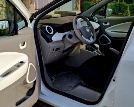 Белый Рено Зое, объемом двигателя 0 л и пробегом 101 тыс. км за 8850 $, фото 4 на Automoto.ua