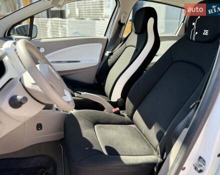 Белый Рено Зое, объемом двигателя 0 л и пробегом 72 тыс. км за 9100 $, фото 7 на Automoto.ua