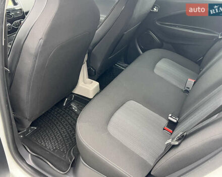 Белый Рено Зое, объемом двигателя 0 л и пробегом 129 тыс. км за 8750 $, фото 8 на Automoto.ua