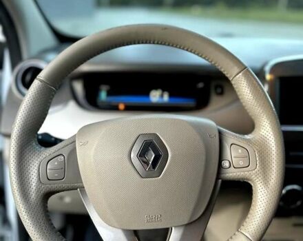 Белый Рено Зое, объемом двигателя 0 л и пробегом 127 тыс. км за 9800 $, фото 15 на Automoto.ua