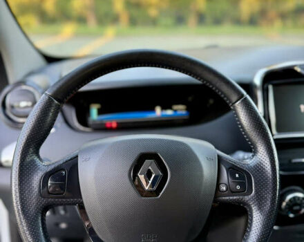 Белый Рено Зое, объемом двигателя 0 л и пробегом 121 тыс. км за 9499 $, фото 41 на Automoto.ua