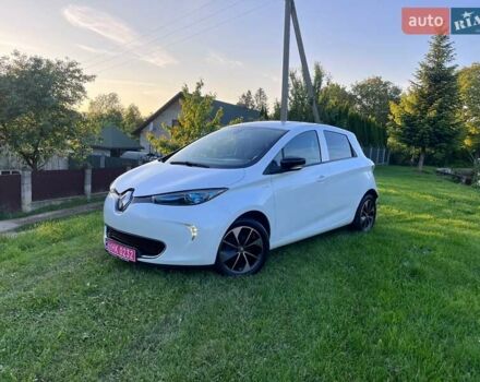 Белый Рено Зое, объемом двигателя 0 л и пробегом 124 тыс. км за 8950 $, фото 1 на Automoto.ua