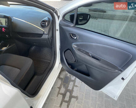 Белый Рено Зое, объемом двигателя 0 л и пробегом 103 тыс. км за 8900 $, фото 12 на Automoto.ua