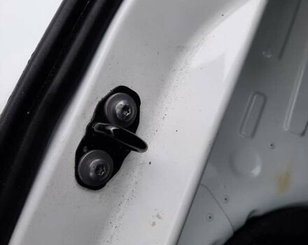 Білий Рено Зое, об'ємом двигуна 0 л та пробігом 123 тис. км за 9650 $, фото 63 на Automoto.ua