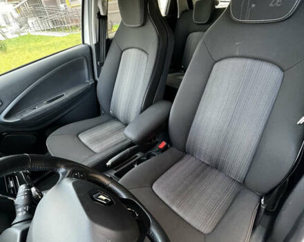 Белый Рено Зое, объемом двигателя 0 л и пробегом 146 тыс. км за 10500 $, фото 37 на Automoto.ua