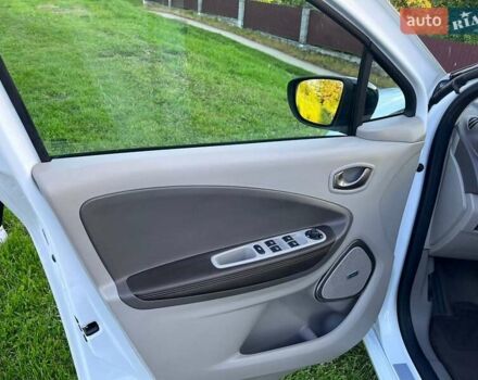 Белый Рено Зое, объемом двигателя 0 л и пробегом 124 тыс. км за 8950 $, фото 17 на Automoto.ua