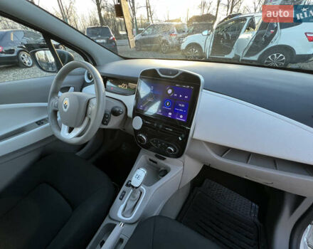 Белый Рено Зое, объемом двигателя 0 л и пробегом 94 тыс. км за 9199 $, фото 18 на Automoto.ua