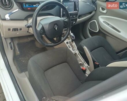 Белый Рено Зое, объемом двигателя 0 л и пробегом 204 тыс. км за 8400 $, фото 15 на Automoto.ua