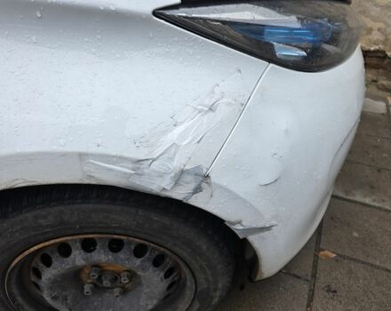 Белый Рено Зое, объемом двигателя 0 л и пробегом 152 тыс. км за 8400 $, фото 10 на Automoto.ua