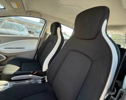 Белый Рено Зое, объемом двигателя 0 л и пробегом 93 тыс. км за 9799 $, фото 19 на Automoto.ua
