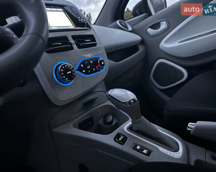 Белый Рено Зое, объемом двигателя 0 л и пробегом 108 тыс. км за 9250 $, фото 17 на Automoto.ua