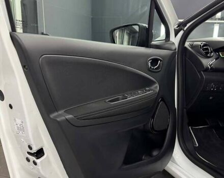 Белый Рено Зое, объемом двигателя 0 л и пробегом 115 тыс. км за 9950 $, фото 23 на Automoto.ua
