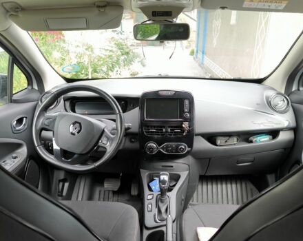 Белый Рено Зое, объемом двигателя 0 л и пробегом 176 тыс. км за 10500 $, фото 4 на Automoto.ua