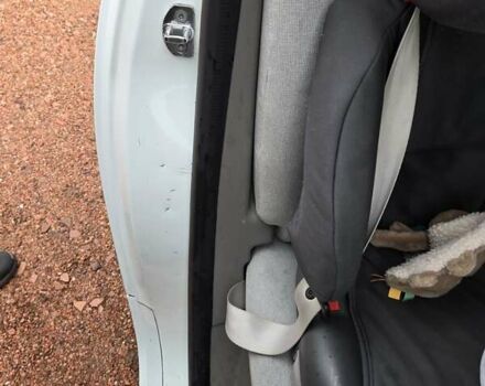 Белый Рено Зое, объемом двигателя 0 л и пробегом 137 тыс. км за 8400 $, фото 22 на Automoto.ua