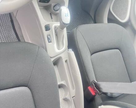 Білий Рено Зое, об'ємом двигуна 0 л та пробігом 113 тис. км за 9600 $, фото 19 на Automoto.ua