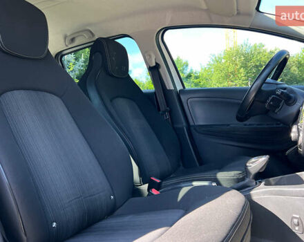 Белый Рено Зое, объемом двигателя 0 л и пробегом 143 тыс. км за 8900 $, фото 8 на Automoto.ua