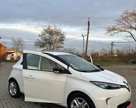 Белый Рено Зое, объемом двигателя 0 л и пробегом 75 тыс. км за 9250 $, фото 4 на Automoto.ua