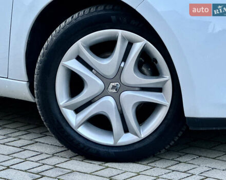 Білий Рено Зое, об'ємом двигуна 0 л та пробігом 43 тис. км за 9995 $, фото 17 на Automoto.ua