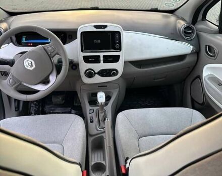 Белый Рено Зое, объемом двигателя 0 л и пробегом 75 тыс. км за 9250 $, фото 22 на Automoto.ua