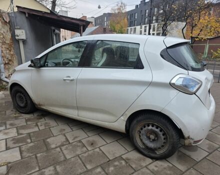 Белый Рено Зое, объемом двигателя 0 л и пробегом 152 тыс. км за 8400 $, фото 20 на Automoto.ua