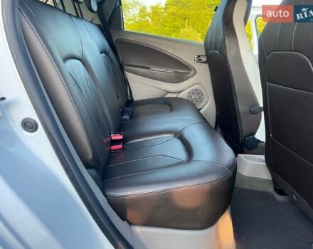 Белый Рено Зое, объемом двигателя 0 л и пробегом 124 тыс. км за 8950 $, фото 21 на Automoto.ua