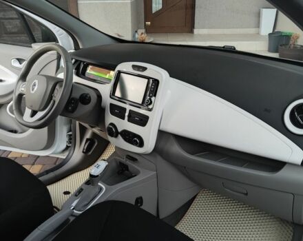 Білий Рено Зое, об'ємом двигуна 0 л та пробігом 178 тис. км за 8700 $, фото 4 на Automoto.ua