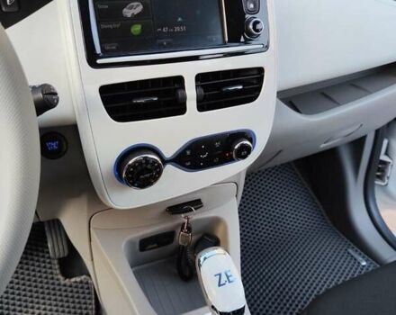 Білий Рено Зое, об'ємом двигуна 0 л та пробігом 95 тис. км за 9850 $, фото 9 на Automoto.ua