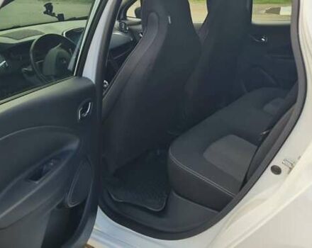 Білий Рено Зое, об'ємом двигуна 0 л та пробігом 105 тис. км за 9600 $, фото 6 на Automoto.ua