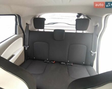 Белый Рено Зое, объемом двигателя 0 л и пробегом 204 тыс. км за 8400 $, фото 18 на Automoto.ua