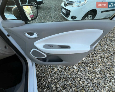 Белый Рено Зое, объемом двигателя 0 л и пробегом 94 тыс. км за 9199 $, фото 16 на Automoto.ua