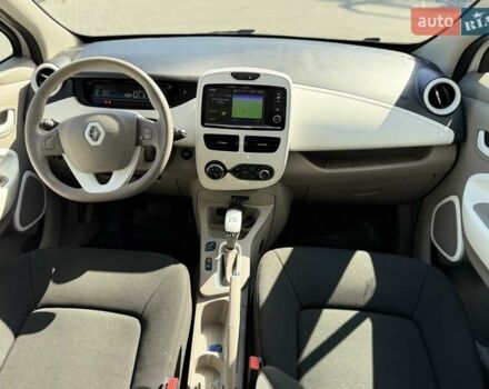 Белый Рено Зое, объемом двигателя 0 л и пробегом 72 тыс. км за 9100 $, фото 6 на Automoto.ua