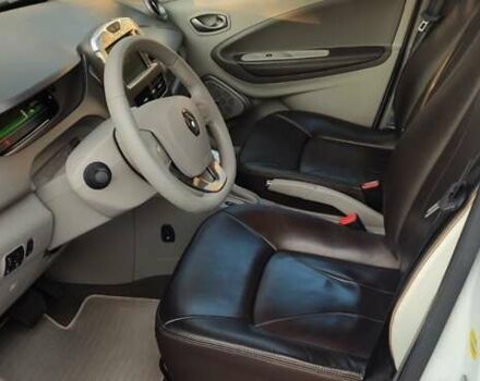 Белый Рено Зое, объемом двигателя 0 л и пробегом 107 тыс. км за 9600 $, фото 12 на Automoto.ua