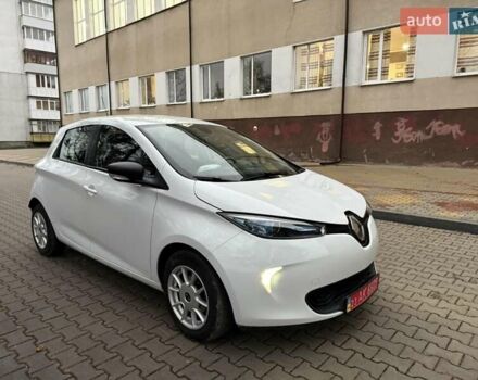 Белый Рено Зое, объемом двигателя 0 л и пробегом 95 тыс. км за 8900 $, фото 2 на Automoto.ua
